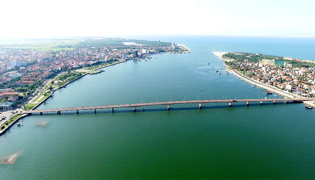 Một góc nhìn Đồng Hới nhìn từ trên cao - chiều hè tại Đồng Hới