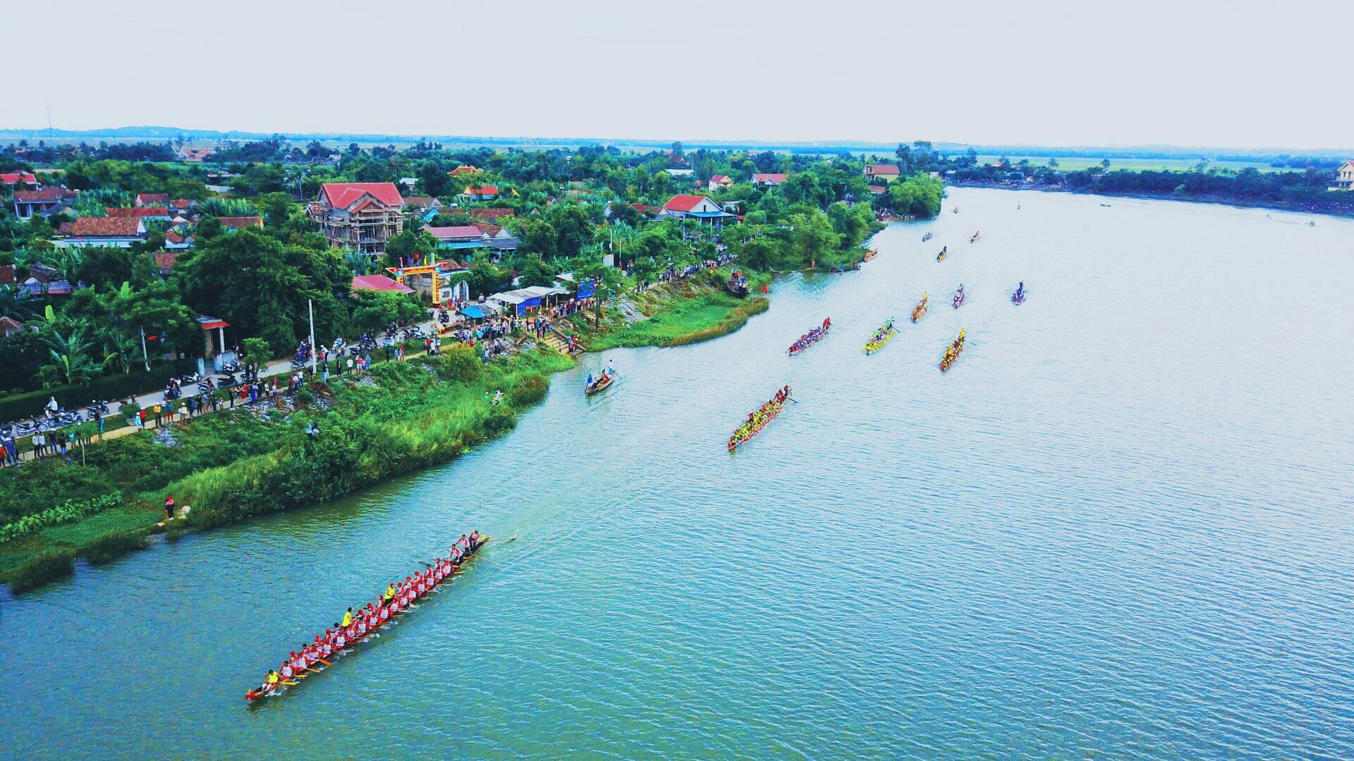Lễ hội đua thuyền truyền thống ở Lệ Thủy